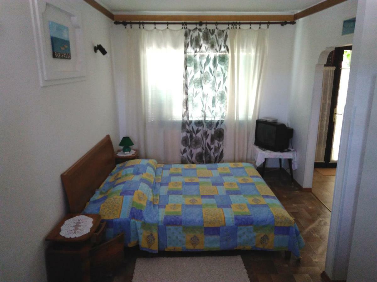 Ina Apartment Funtana Luaran gambar