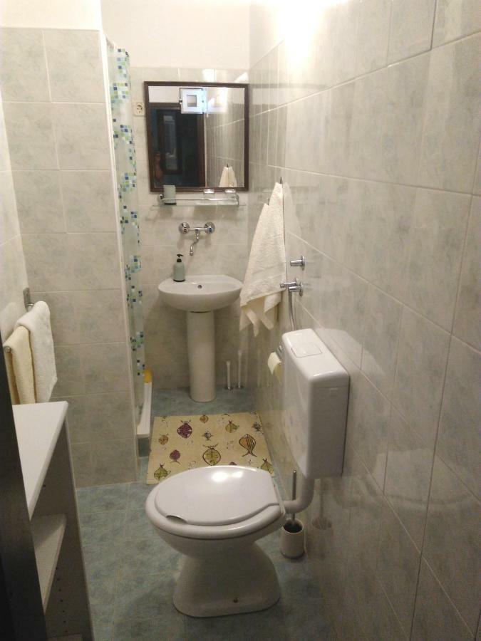 Ina Apartment Funtana Luaran gambar